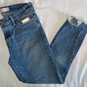 NWT NEVER WORN! Lucky brand, Ava Skinny Jean in a medium wash blue. Size 8/29..